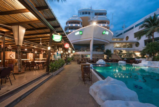 パタヤのホテル エーワン ザ ロイヤル クルーズ ホテル パタヤ (A-One The Royal Cruise Hotel Pattaya) パタヤビーチロード