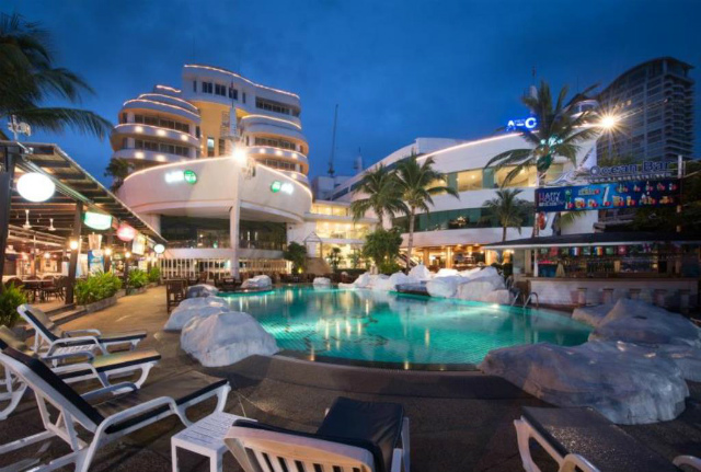 パタヤのホテル エーワン ザ ロイヤル クルーズ ホテル パタヤ (A-One The Royal Cruise Hotel Pattaya) パタヤビーチロード