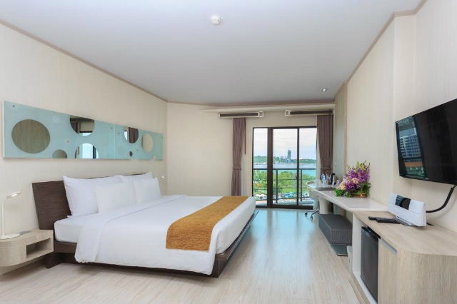 パタヤのホテル ザ パタヤ ディスカバリー ビーチ ホテル (Pattaya Discovery Beach Hotel) パタヤビーチロード