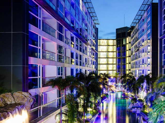パタヤのホテル センタラ アズール ホテル パタヤ (Centara Azure Hotel Pattaya) パタヤ中心部